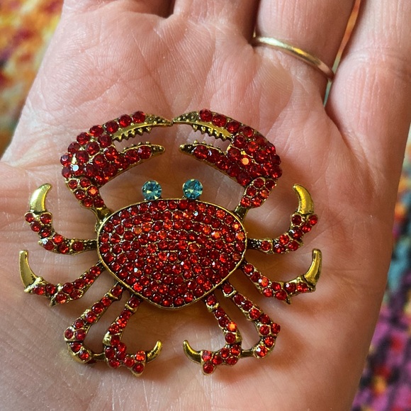 Jewelry - Vibrant Red and Gold Rhinestone Crab Brooch